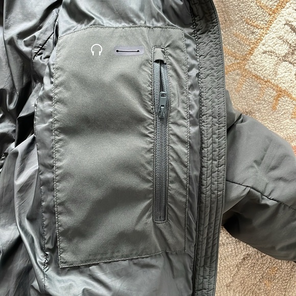 Seamless Uniqlo Plush Down Puffer Coat, Forest Green - XS - Picture 7 of 12